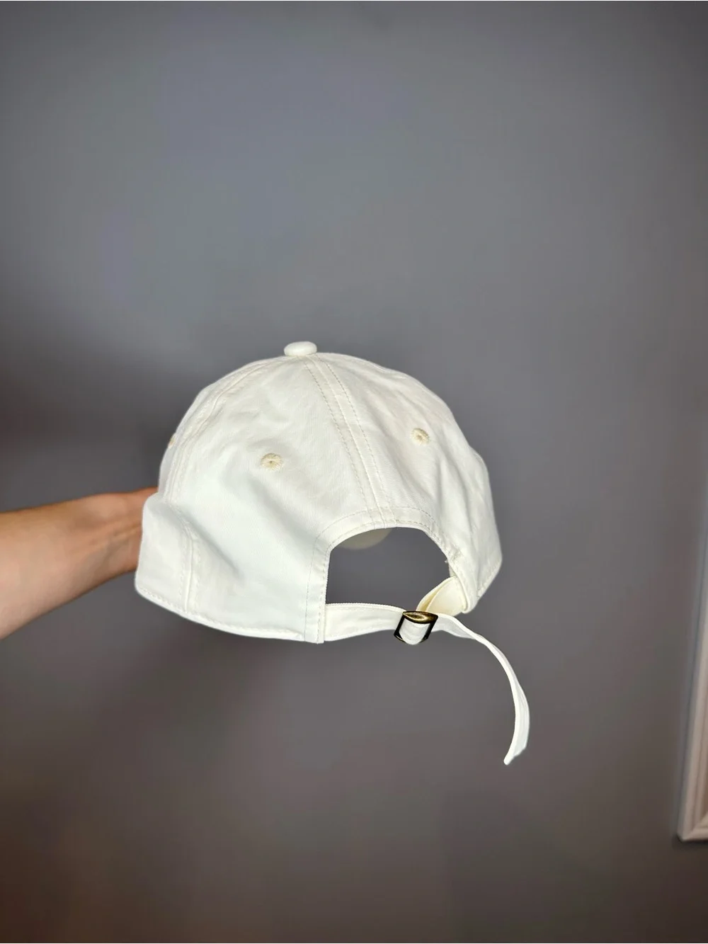 HALARA White Baseball Cap with Black Logo